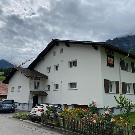 Spring Inn Apartments Meiringen Exteriör bild